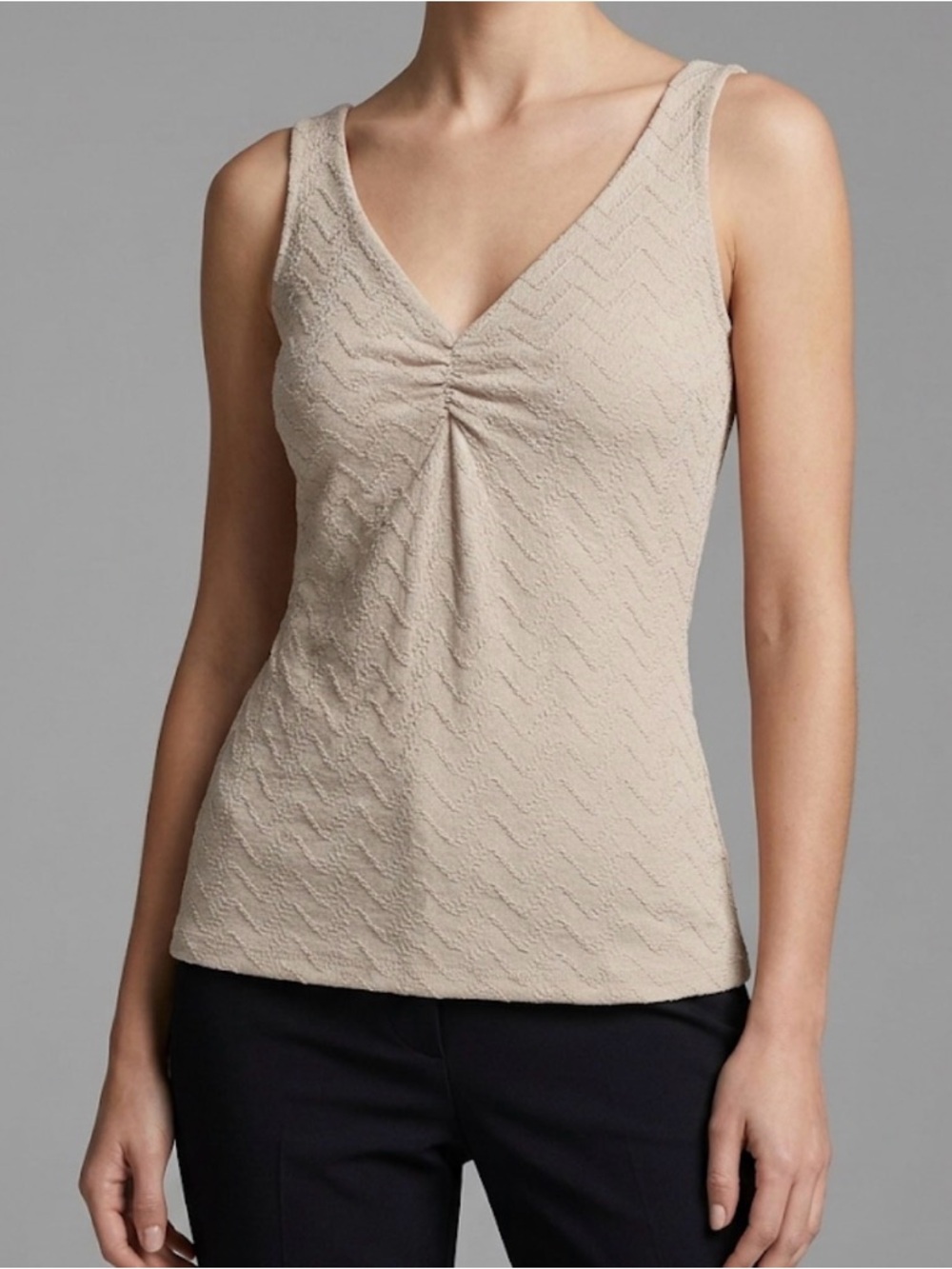 White House Black Market Textured Sleeveless Tank Top Beige Ruched V Neck  XS